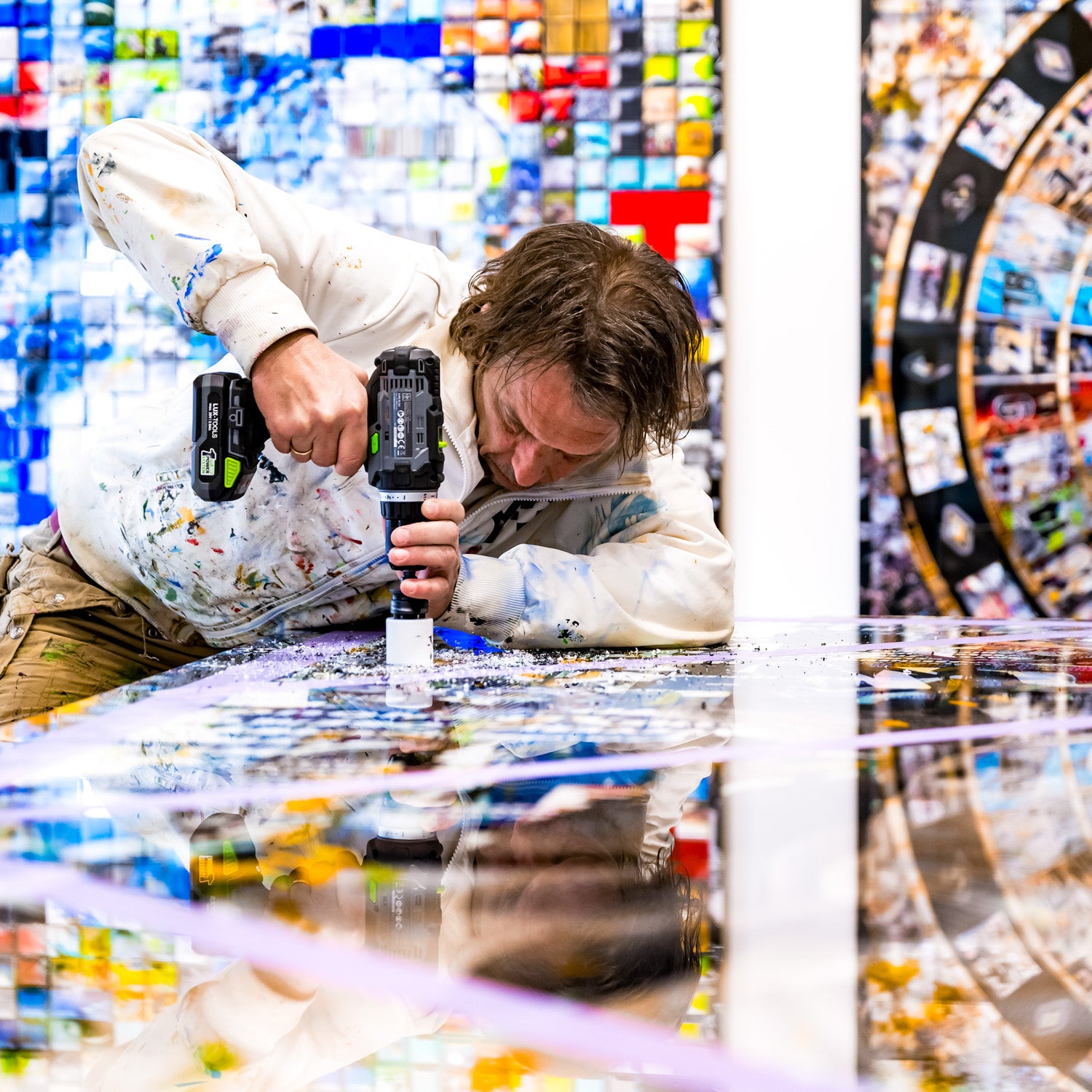 Alexander Maria Lohmann bei der kreativen Arbeit im Studio – Fine Art