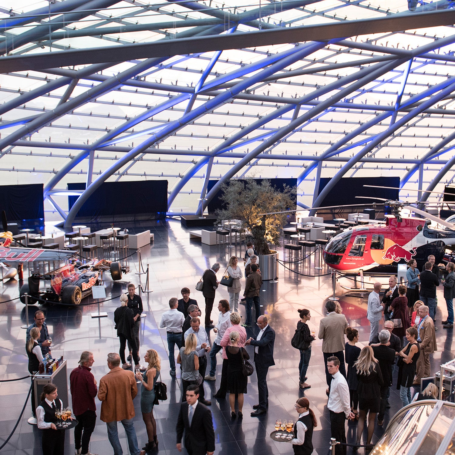 Vernissage von Alexander Maria Lohmann im Red Bull Hangar 7 Salzburg